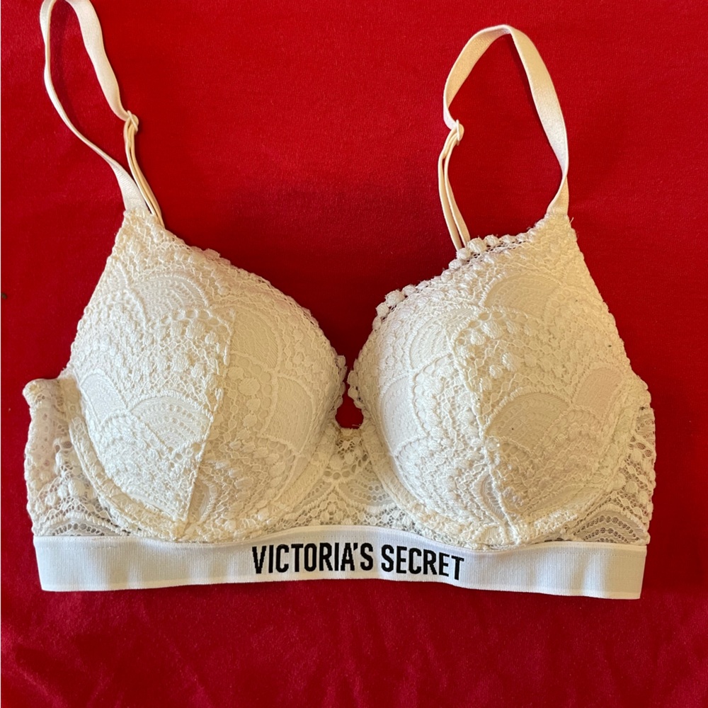 Victoria’s Secret White Lace Push-Up T-Shirt Bra